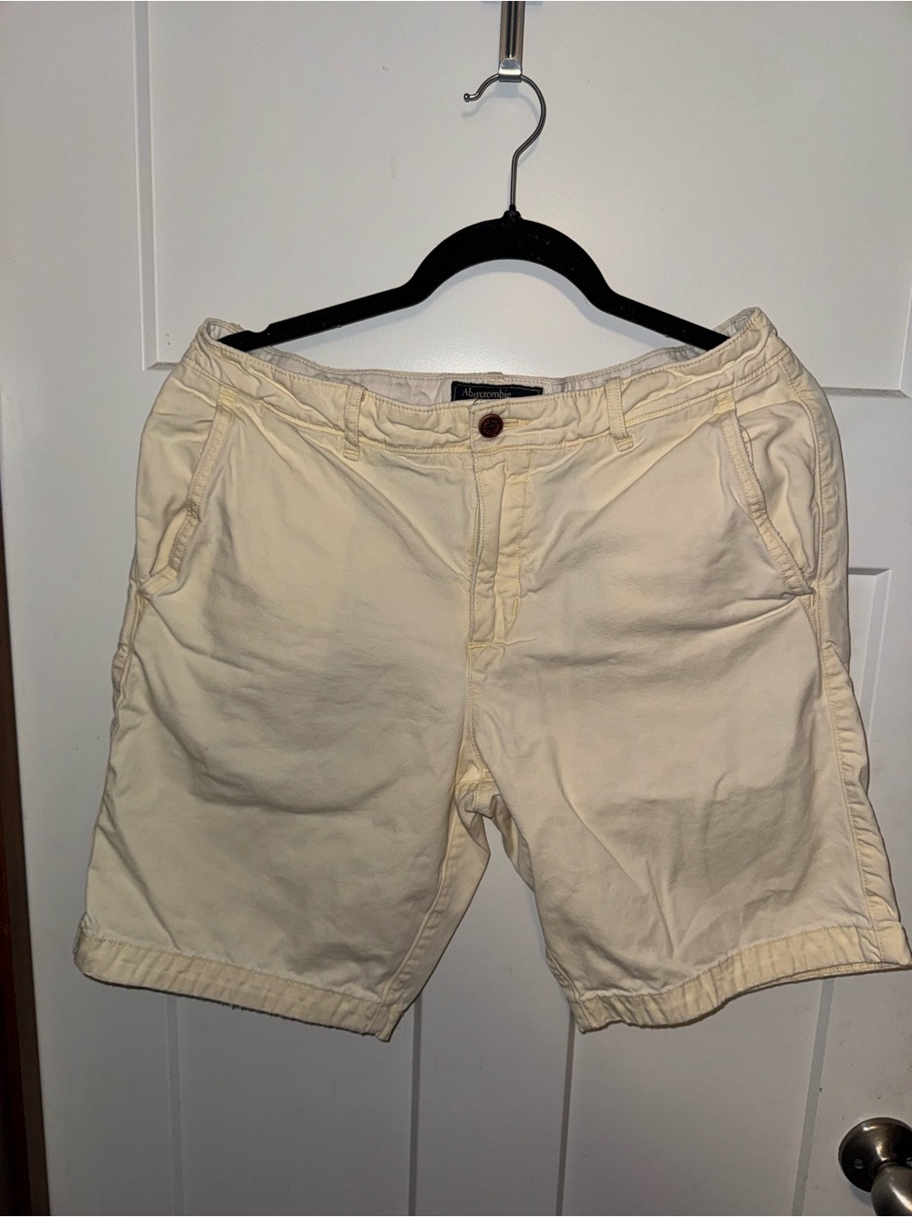 Abercrombie & Fitch Men's Cream Flat-Front Cotton Shorts